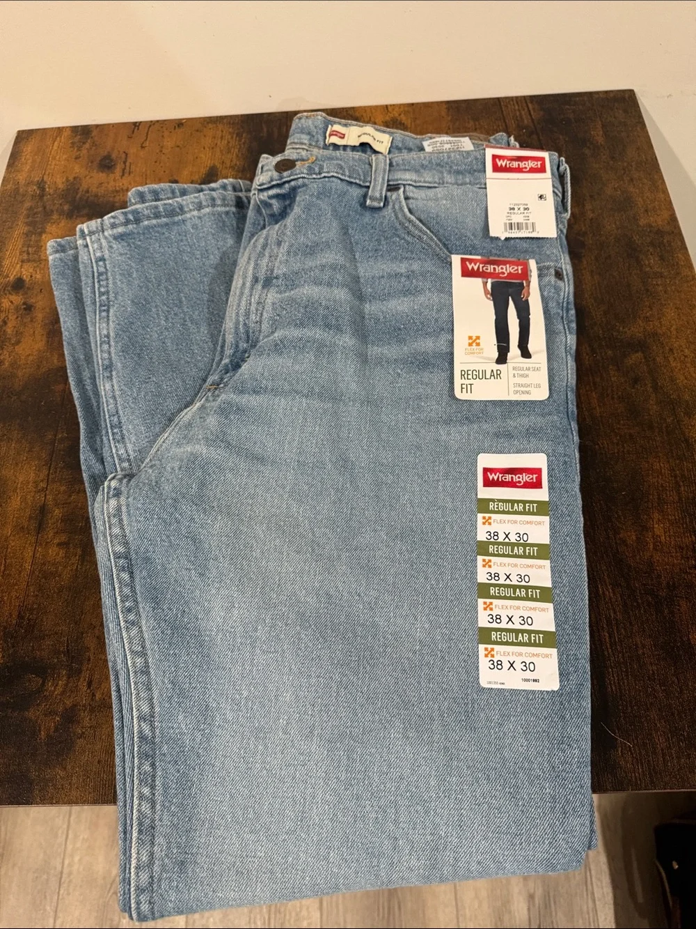 Wrangler Men's Relaxed Light Blue Denim Jeans - Regular Fit